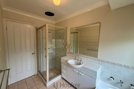 SPACIOUS FAMILY HOME - Photo 5