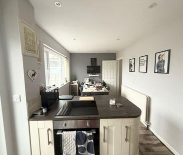 3 bedroom semi-detached house to rent - Photo 5