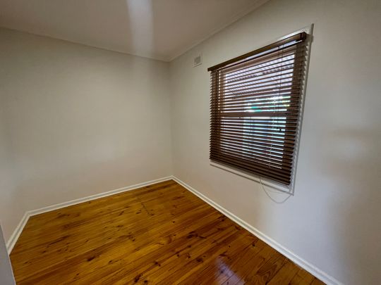 To register & apply for this property, please use this link: https://snug. com/ - Photo 1