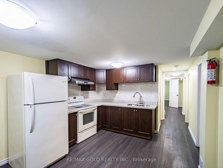 For Lease - 179 Elizabeth Street, Brampton, Ontario - Photo 2