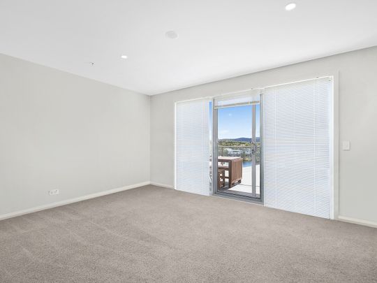 Modern, urban living in the heart of Tuggeranong! - Photo 1