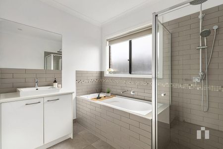 31 Independence Boulevard, Doreen - Photo 2