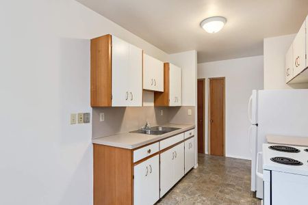 2 Bedroom - Photo 2