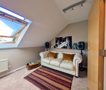 4 bedroom end of terrace house to rent - Photo 3