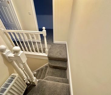 East View, Huddersfield, Marsh - Photo 3