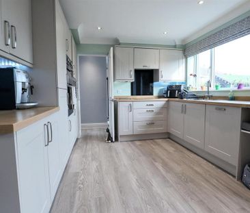 4 bedroom semi-detached house to rent - Photo 5