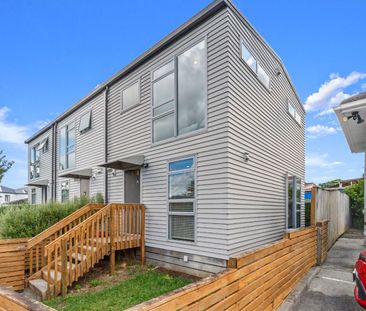 Tidy on Totara - Photo 1