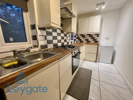 2 bedroom flat to rent - Photo 4