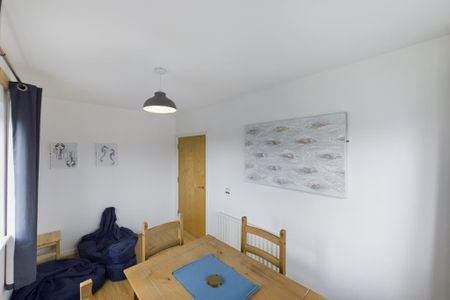 2 bedroom flat to rent - Photo 2