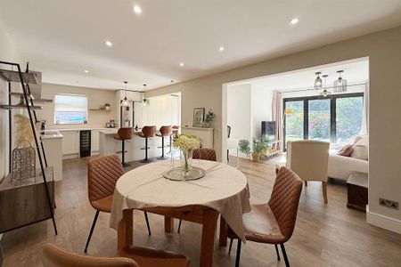 3 bedroom semi-detached bungalow to rent - Photo 2