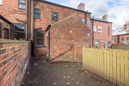 Broomspring Lane, Sheffield, S10 - Photo 3