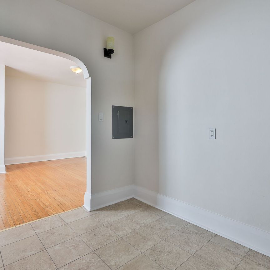 For Lease - 1215 Woodbine Avenue Unit# 2, Toronto, Ontario - Photo 1