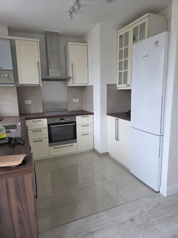 5 Bed Terraced House, Sheringham Drive, IG11 - Photo 2