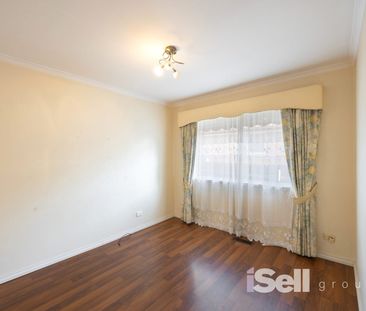 Beautiful Family Home in Prime Location! - Photo 6