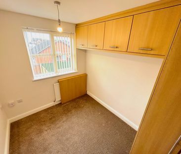 Semi-detached house to rent on - Photo 4