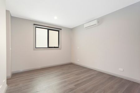 Family Comfort in Beautiful Townhouse situated in Hughesdale - Photo 4