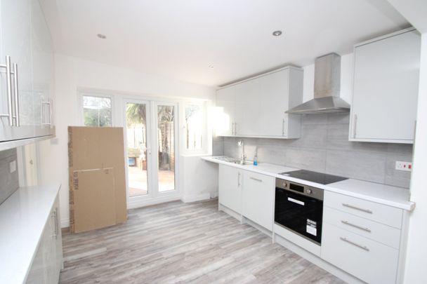 South Norwood Hill, SE25, London - Photo 1