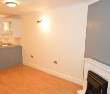 4 bedroom semi-detached house to rent - Photo 2