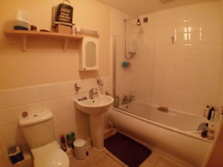 2 bedroom flat to rent - Photo 2