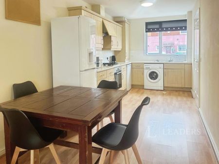 4 bedroom house to rent - Photo 2