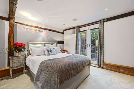 Stunning grade II listed detached barn in wonderful grounds of about 4 acres. - Photo 5