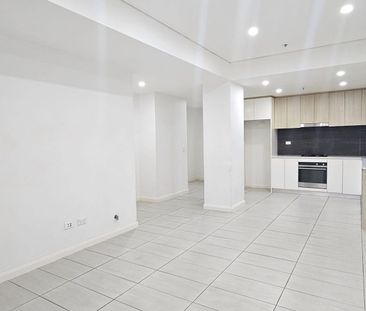 Spacious Two Bedroom Apartment With Oversized Private Courtyard - Photo 4