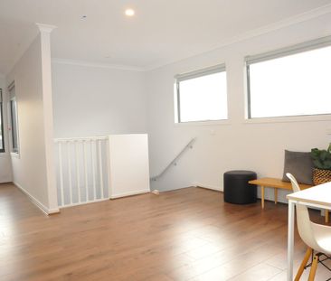 Room 4/11 Franklin Court, Frankston, Vic 3199 - Photo 3