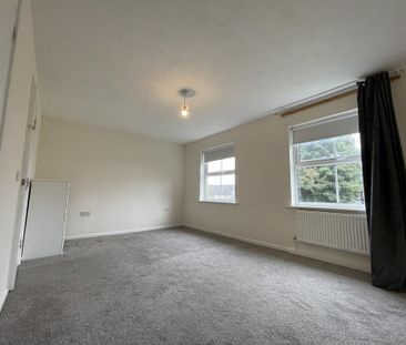 3 bedroom end of terrace house to rent - Photo 4