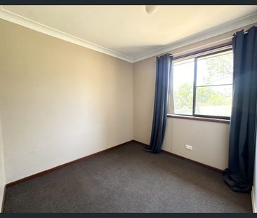 Three Bedroom Home in Aberdeen - Photo 3