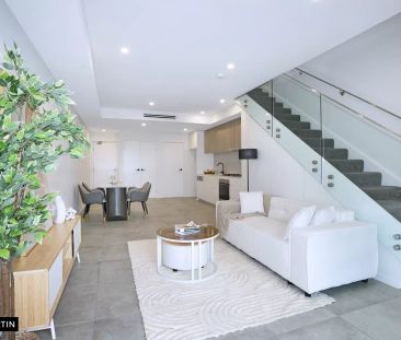 MGM MARTIN – MODERN SPLIT-LEVEL APARTMENT IN THE HEART OF MASCOT (E... - Photo 5