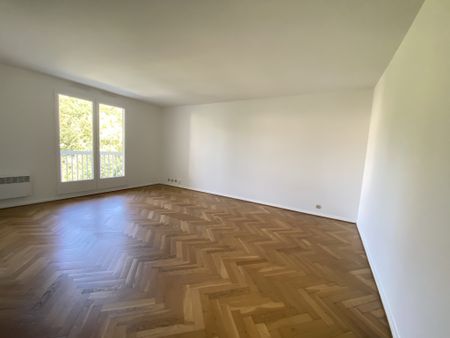 Appartement 4 pièces, + cave + 2 parkings en sous - sol - Photo 2