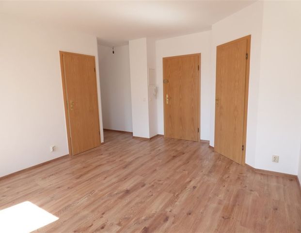 Ideal für Singles, junge Paare! Tolle 2-Raum Whg im DG. Bad m. Fenster, Wanne und Dusche! - Foto 1