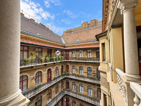Kiadó újszerű állapotú lakás - Budapest VI. kerület - Photo 2