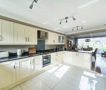 4 bedroom detached house to rent - Photo 6