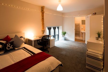 7 Bed Semi-Detached House, Crookesmoor Road, S6 - Photo 4