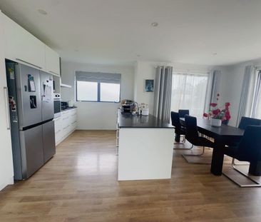 Spacious 4-Bedroom Family Home in Prime Massey Location – Available - Photo 4