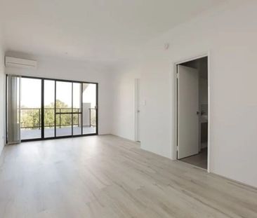 Spacious Unfurnished 2x2 Apartment in Secure Complex - Photo 3