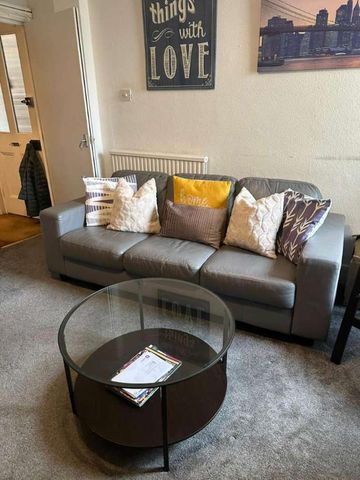 Springfield Road, Guildford, Surrey, GU1 - Photo 2