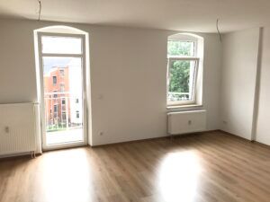 Beethovenstr. 6, Wohnung 6 ~~~ Dachgeschoss, Einbauküche, Balkon, Badezimmer mit Wanne, Spitzboden als Abstellfläche - Photo 4