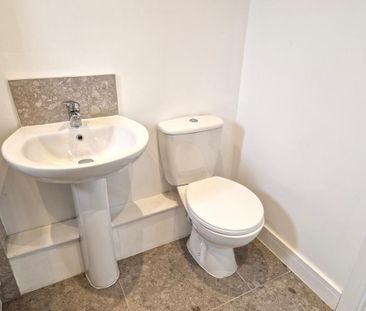 2 bedroom terraced house to rent - Photo 4