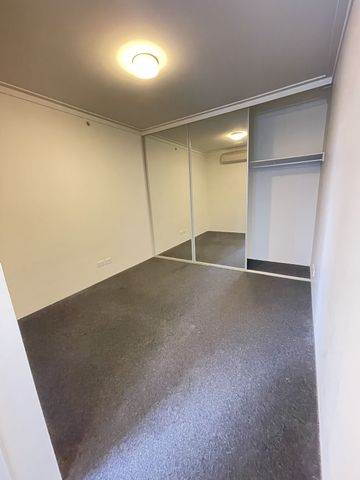 Top Floor Premium 2-Bedroom, 2-Bathroom Apartment with 1 Car Park - Photo 3