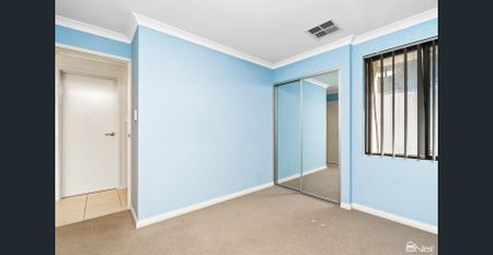 KELMSCOTT - 2X1 - RARE FIND WITH LOCKUP GARAGE - Photo 5