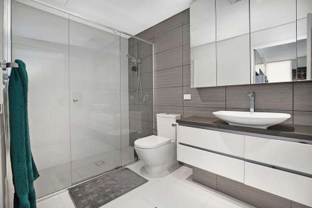 Modern Apartment with Resort-Style Amenities in Prime Lane Cove Location - Photo 5