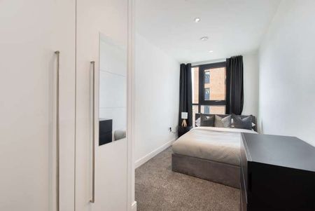 Modern Unfurnished 807 sq ft 2-Bedroom, 2-Bathroom With En-suite Apartment in Wembley Central – Available Now - Photo 4