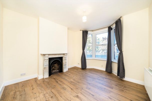 Woolwich Road, SE10, London - Photo 1