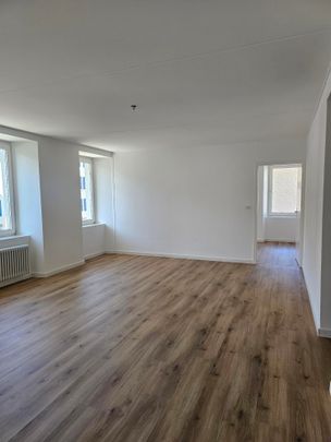 Appartement rénové de 4 pièces au centre du village - Photo 1