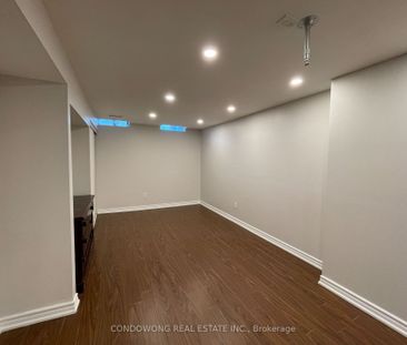 Townhouse For Lease | N8131680 - Photo 1