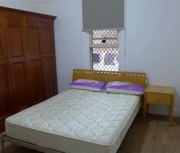 Wollstonecraft - Photo 1