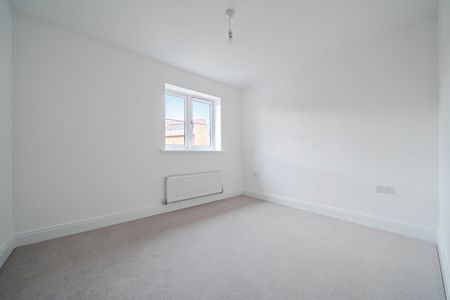 3 bedroom semi-detached house to rent - Photo 3