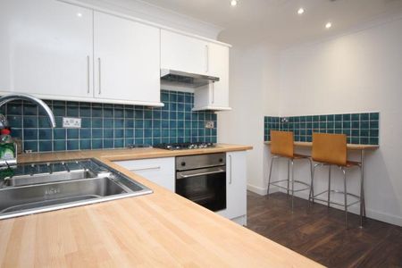 2 bedroom flat to rent - Photo 2